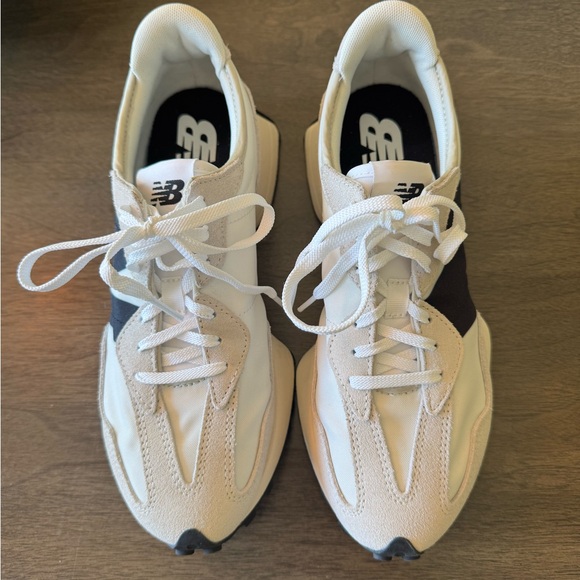 New Balance White and Black Women's Shoes - Picture 2 of 10